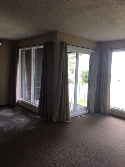 Building Photo - 3 Bed 1.5 Bath Unit in Olds, AB