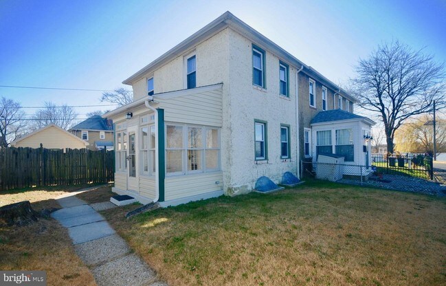 Building Photo - 106 Pershing Rd