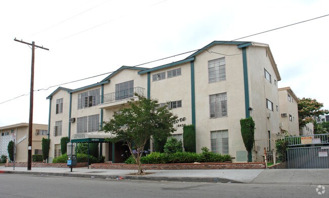 Tarzana Biltmore Apartments Tarzana, CA