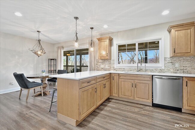 Building Photo - 341 N Lincolnway St