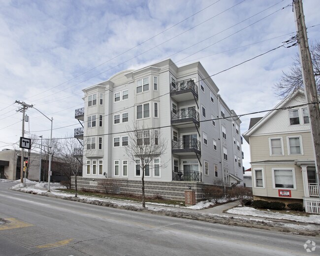 Building Photo - 350 W Wilson St