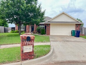 Building Photo - 19136 Cottonwood Ct