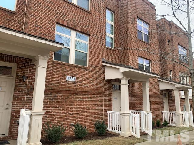 Foto principal - 1231 Twin Branches Way