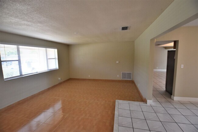 Building Photo - 2231 SW 67th Way