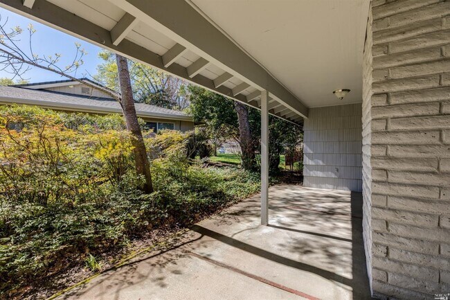 Building Photo - 340 Green Field Cir