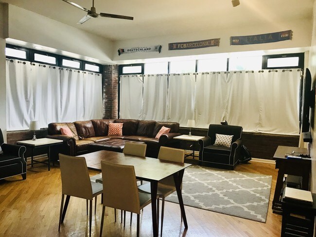 Foto del edificio - 3456 N Damen Ave