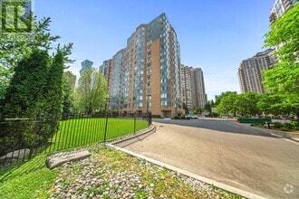 Building Photo - 300-300 Webb Dr