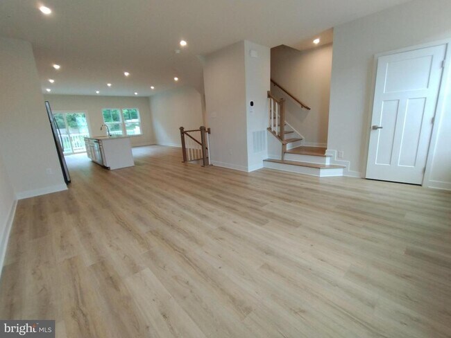 Foto del edificio - 124 Glory Maple Ln