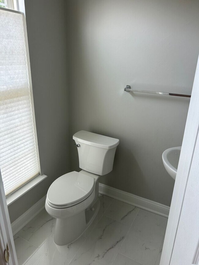 Building Photo - Clarksburg Townhouse