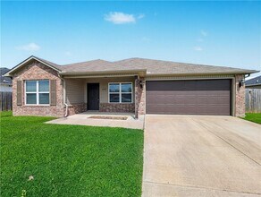 Building Photo - 848 NW Evans Cir