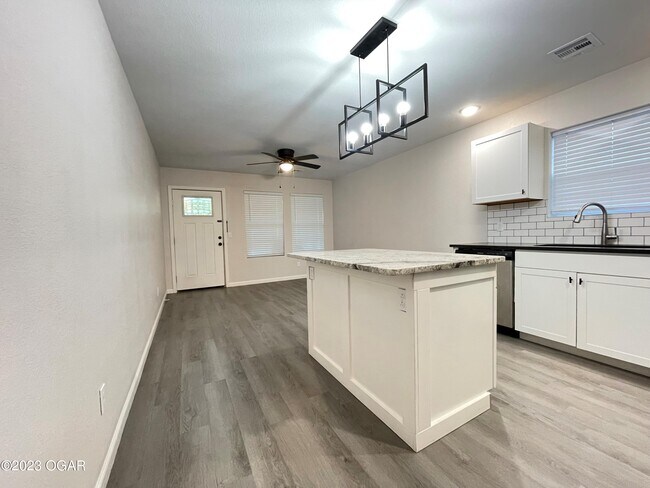 Foto del edificio - 524 N Jackson Ave