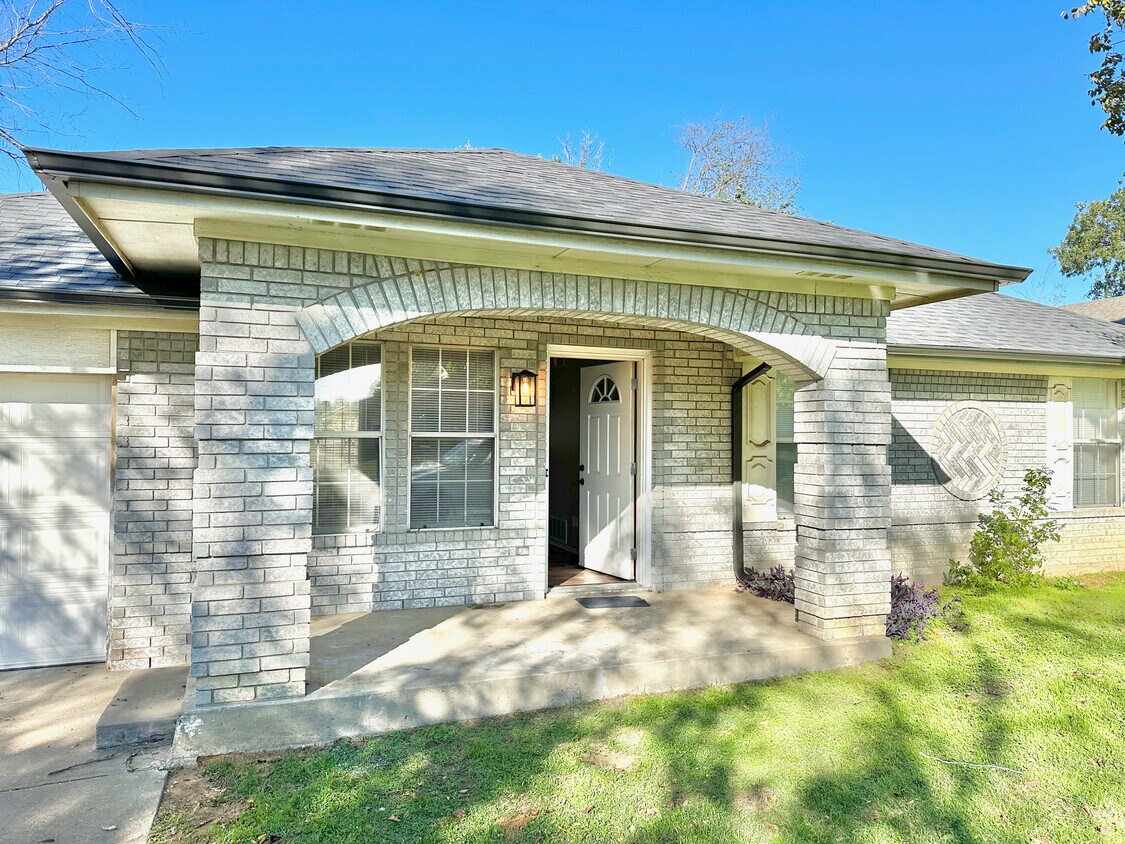 212 N Val Verde, Keene, TX 76059 House Rental in Keene, TX