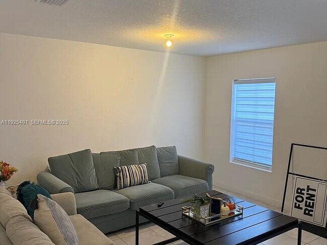 Foto del edificio - 4930 NE 4th St