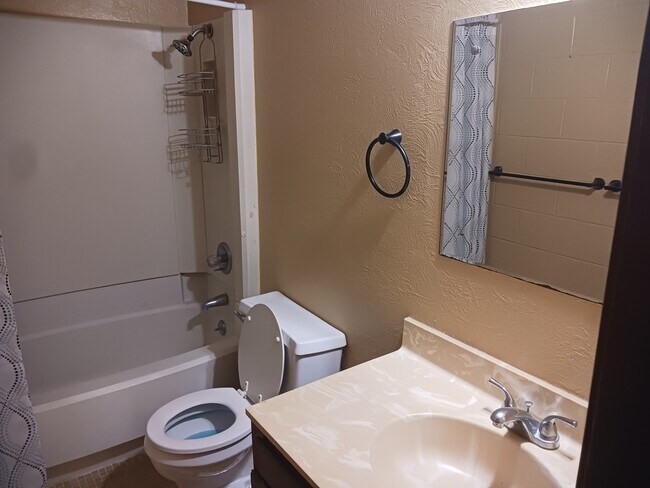 Building Photo - 52 N Pindwood Ln