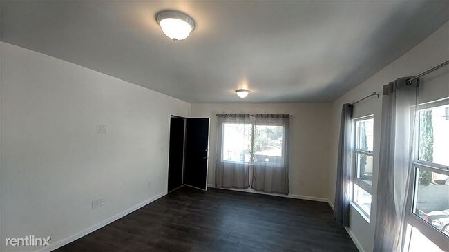 Foto del edificio - 1270 W 39th St