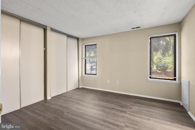 Foto del edificio - 4901A Dunbarton Rd