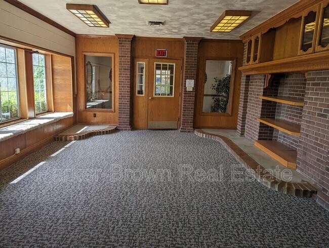 Building Photo - 1190n Spring Creek Pl