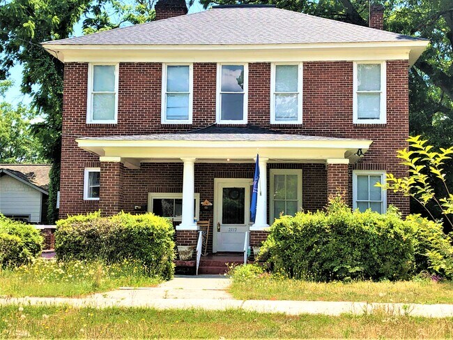Building Photo - 2712 Preston St