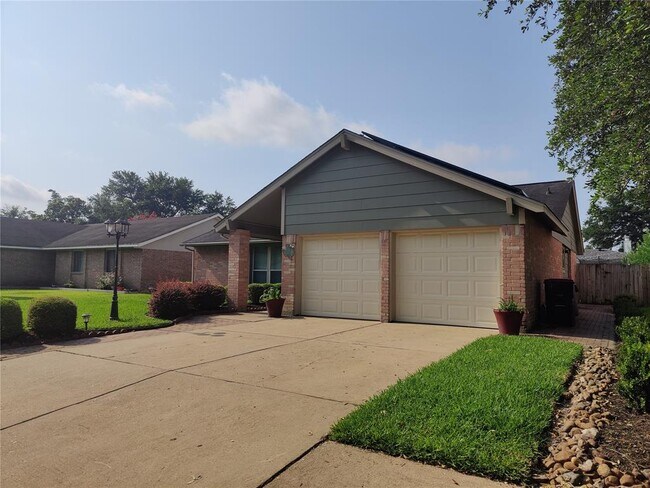 Building Photo - 2715 Ashington Dr