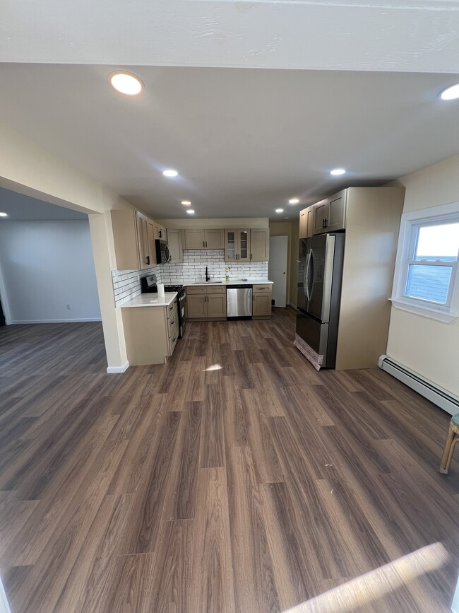 Building Photo - 436 Brook St