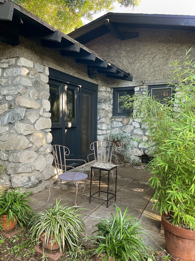 Building Photo - 3355 Reta St