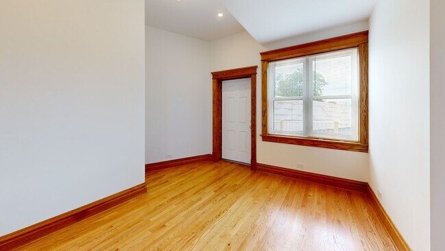 Foto del edificio - 3406 N Sheffield Ave