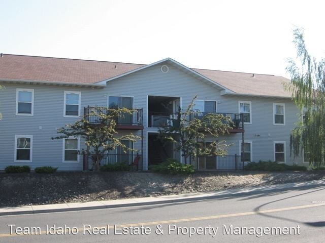 Primary Photo - 3 br, 2 bath Apartment - 131 Baker St. #201