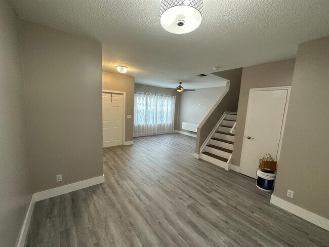 Building Photo - 9511 Stanley Ln