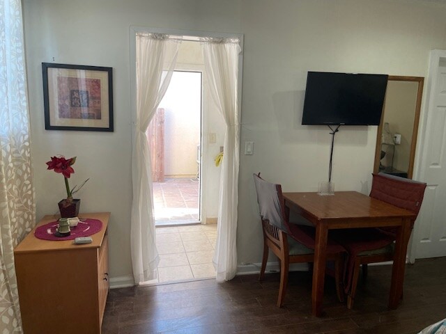 Foto del edificio - 15340 Hart St