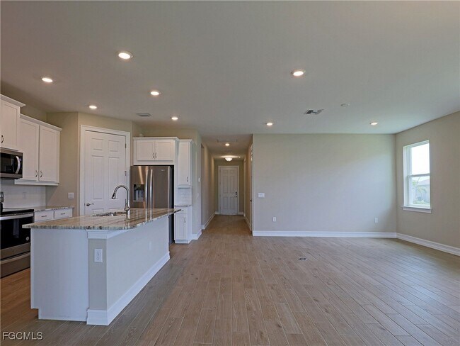 Building Photo - 269 Spg Hl Lk Lp