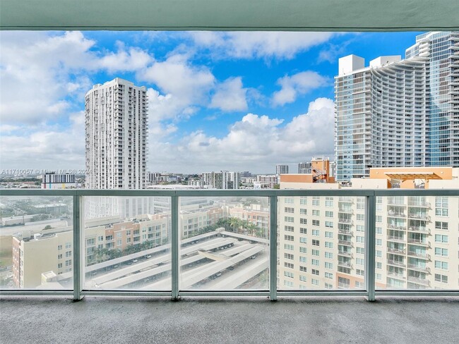 Foto del edificio - 1900 N Bayshore Dr