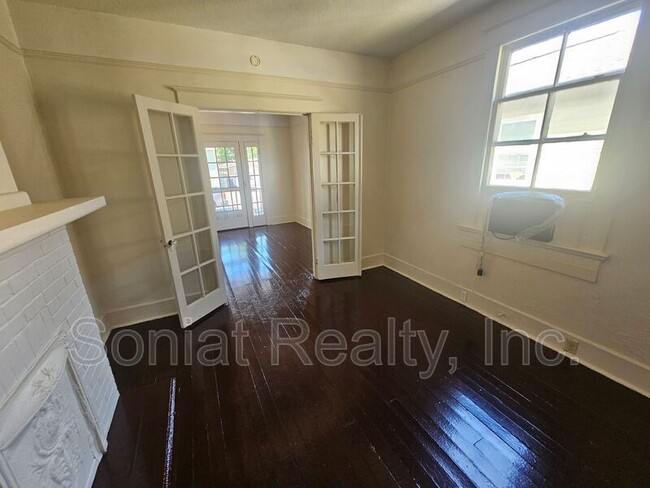 Foto del edificio - 8623 Jeannette St