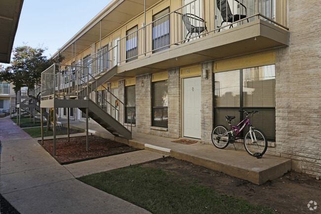 Building Photo - Everton at Bellmar