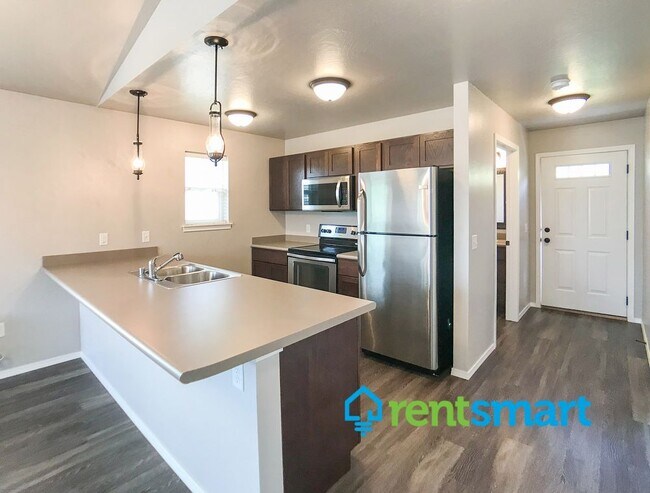 Building Photo - Luxury 2 bedroom - garage - AC - pet?