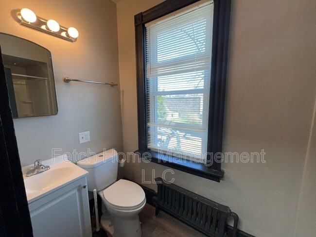 Building Photo - 19 S Ann St