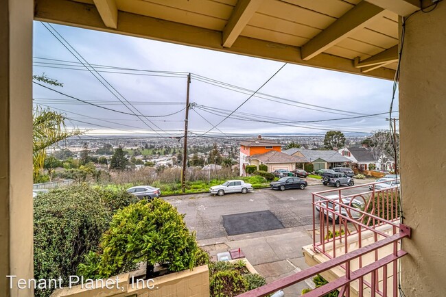 Building Photo - 3 br, 2 bath House - 3705 Delmont Ave