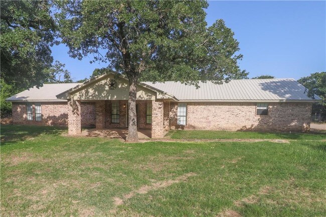 Building Photo - 2303 Lake Sharon Dr