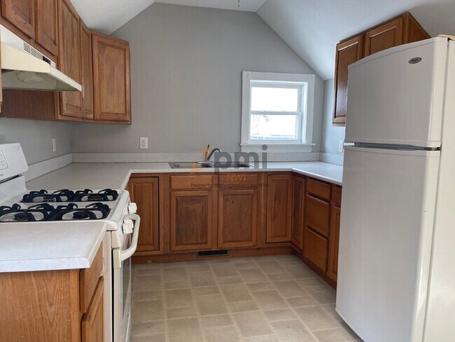 Building Photo - 406 A St