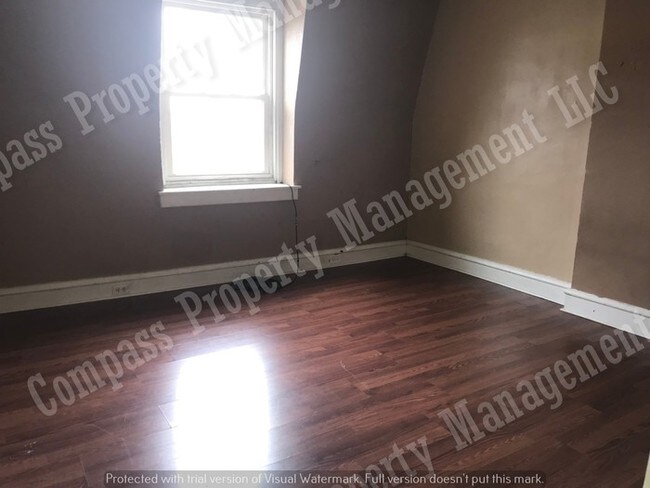 Building Photo - $950 - 4 Bed, 1 Bath Row Home - Reading