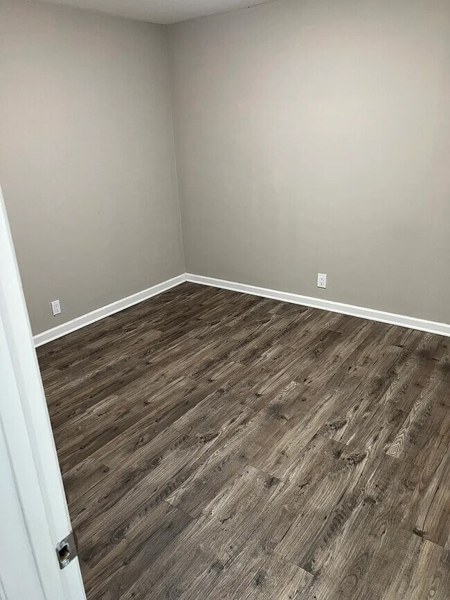 Foto del edificio - 1614 Cypress Dr