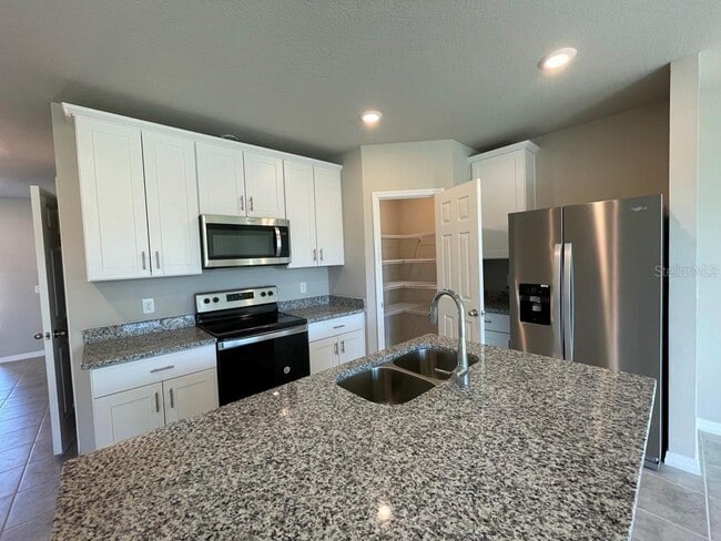 Building Photo - 762 Legacy Dr