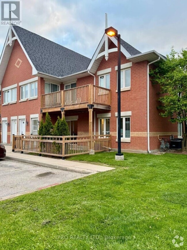 Building Photo - 4140-4140 Foxwood Dr