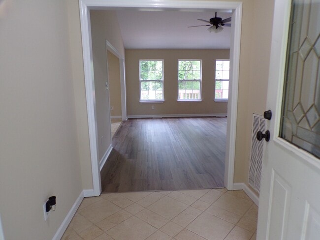 Building Photo - 1425 Hammerhill Rd