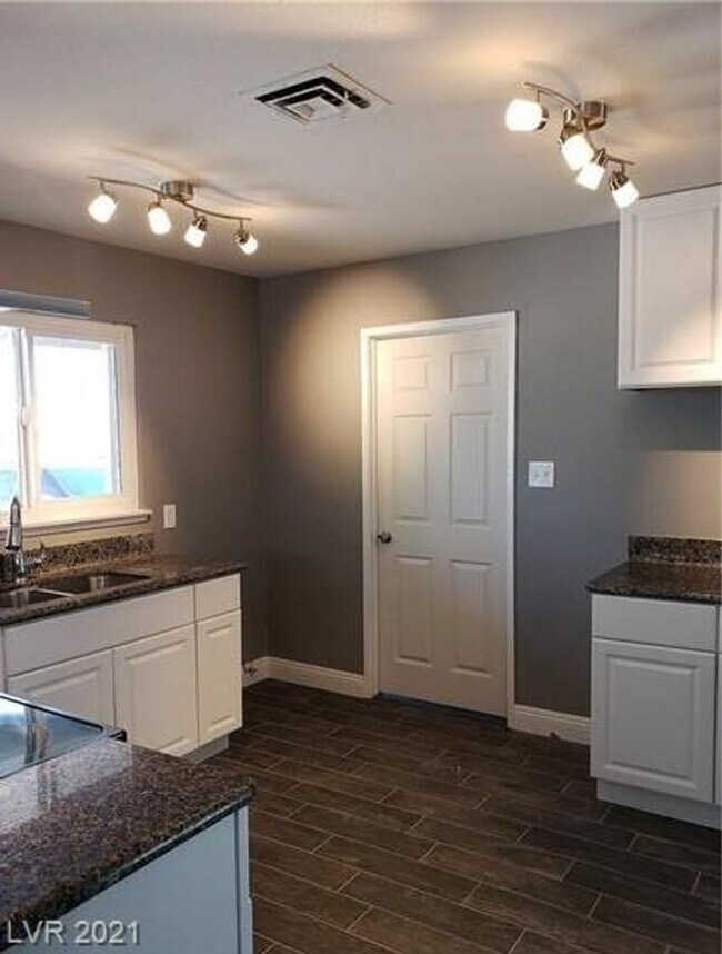 Building Photo - GREAT 3 BEDROOM HOME IN NORTH LAS VEGAS 89030