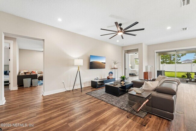 Foto del edificio - Enjoy the best of Jacksonville living.