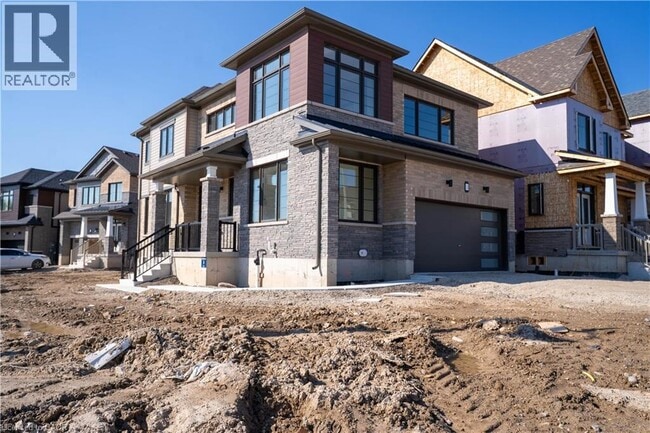 Building Photo - 10 Cooper Crescent