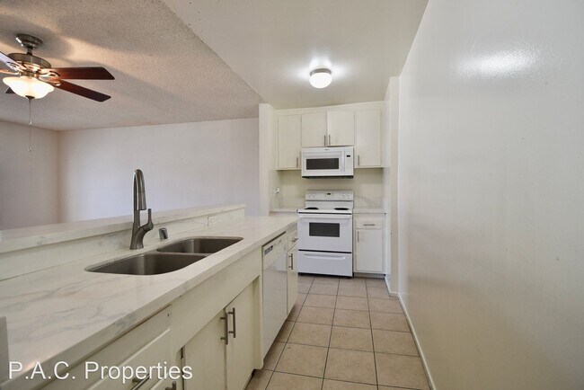 Foto del edificio - 1 br, 1 bath Apartment - 4414 Woodman Aven...