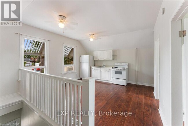 Photo du bâtiment - 208 East Avenue N