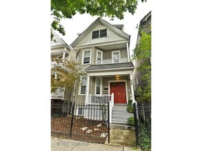 Building Photo - 1527 W Wellington Ave