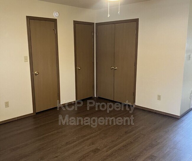 Foto del edificio - 3210 Phoenix Ave